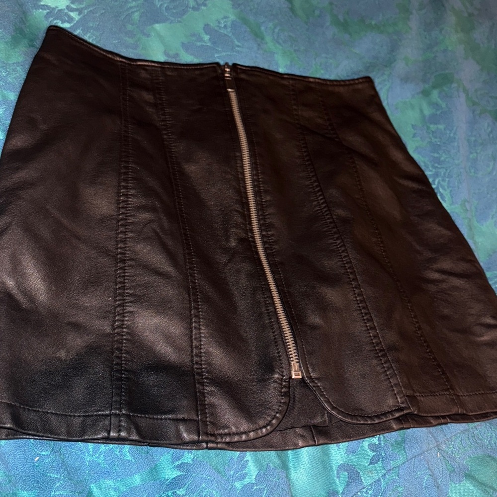 Free People Layla Black Vegan Leather Mini Skirt  full front zipper size 2